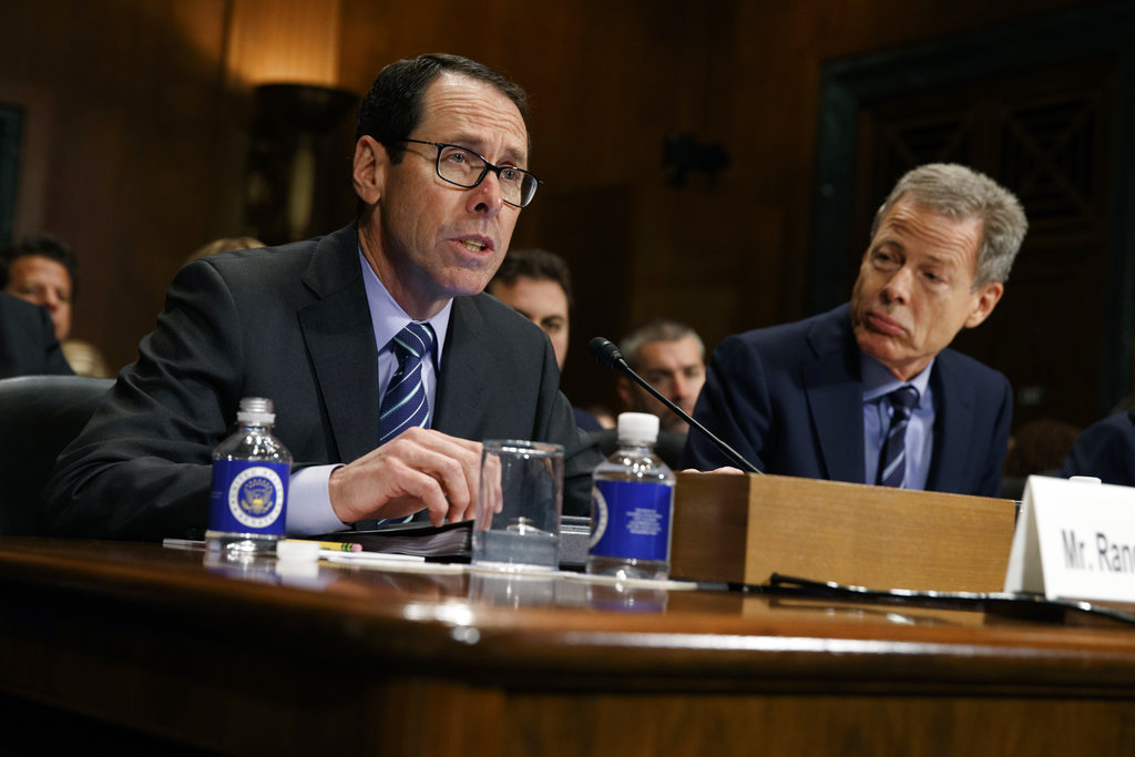 Randall Stephenson, Jeffrey Bewkes_367361