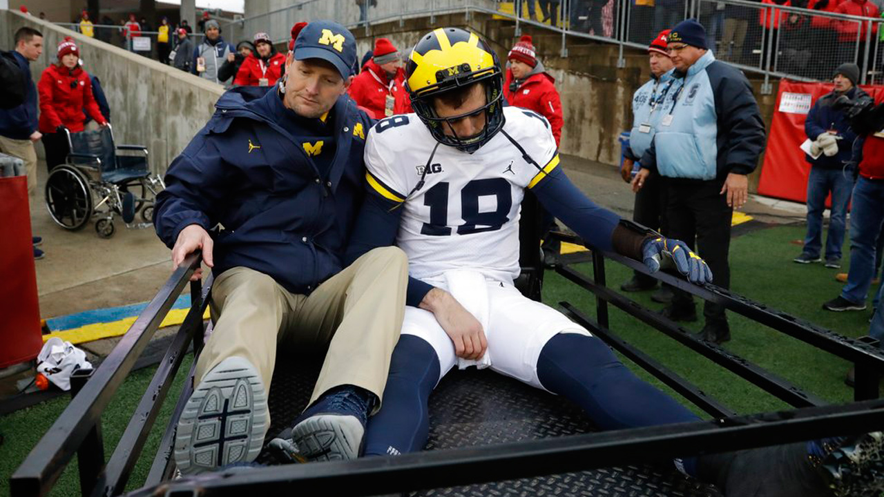 michigan-quarterback_366993