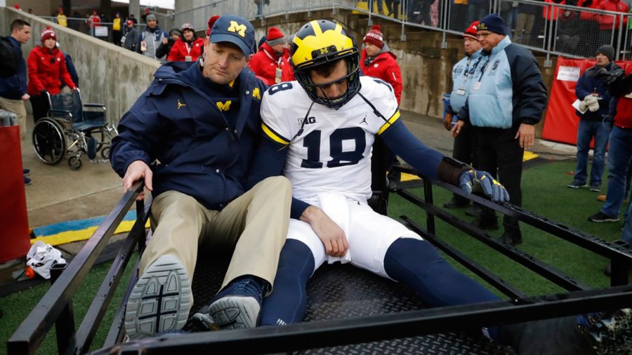 michigan-quarterback_366993