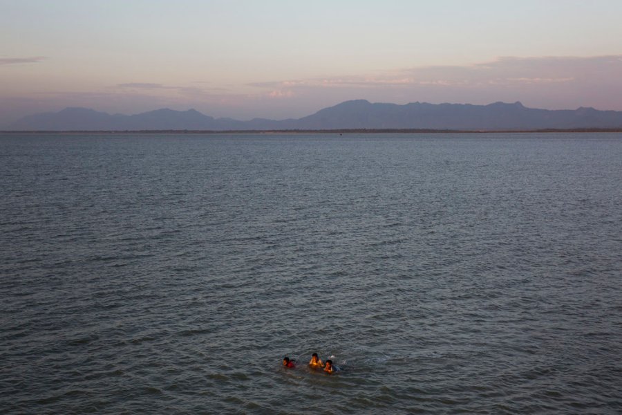 APTOPIX Myanmar Swimming to Bangladesh_364955