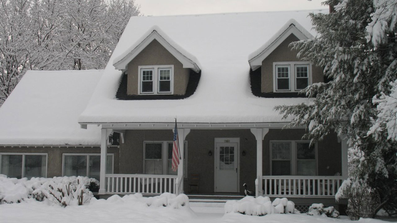 snow-covered-house_366156