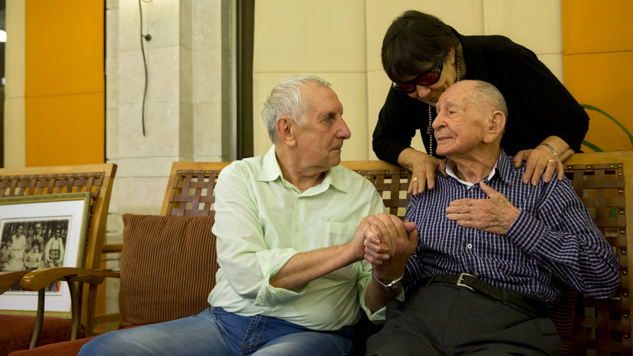 Israel Holocaust Reunion_366719
