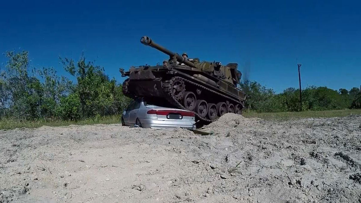 tank-crush-cars_366439