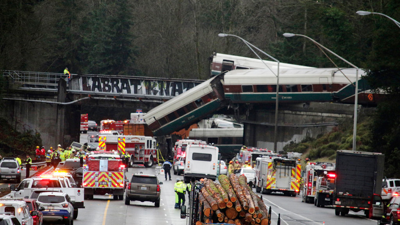 amtrak-crash-2_373057