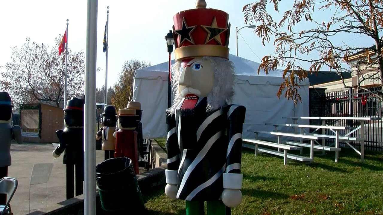 bowie-nutcracker_370775