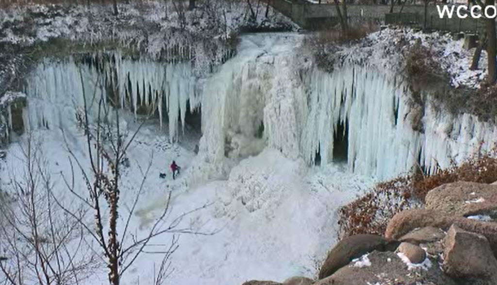 Frozenwaterfall_375196