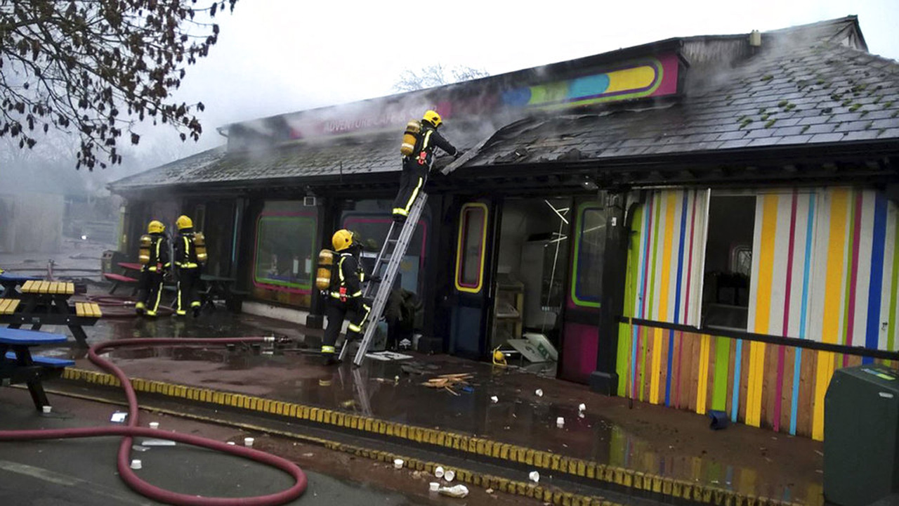 Britain Zoo Fire_374371
