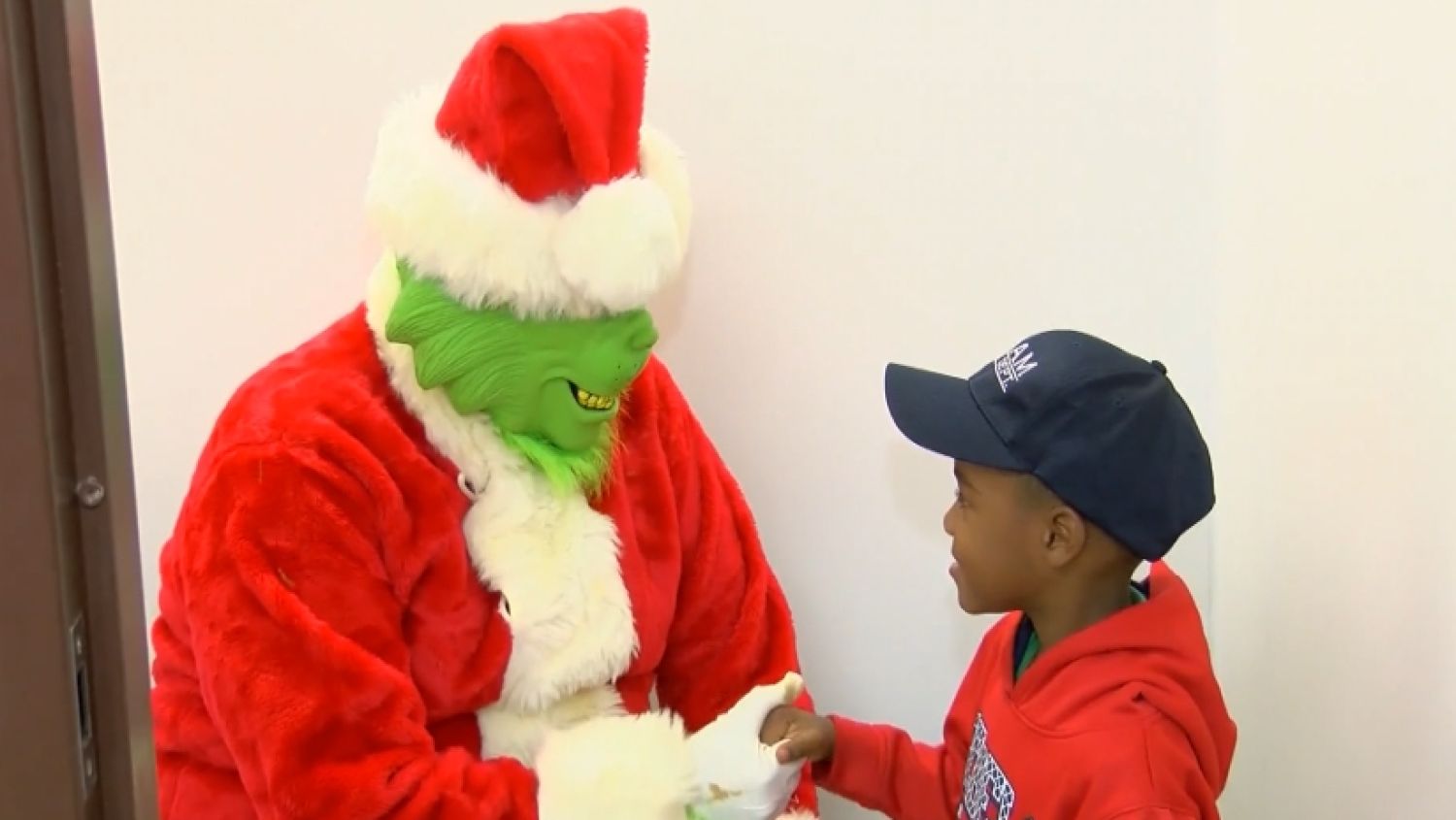 NC_grinchcall1219_1500x845_373248