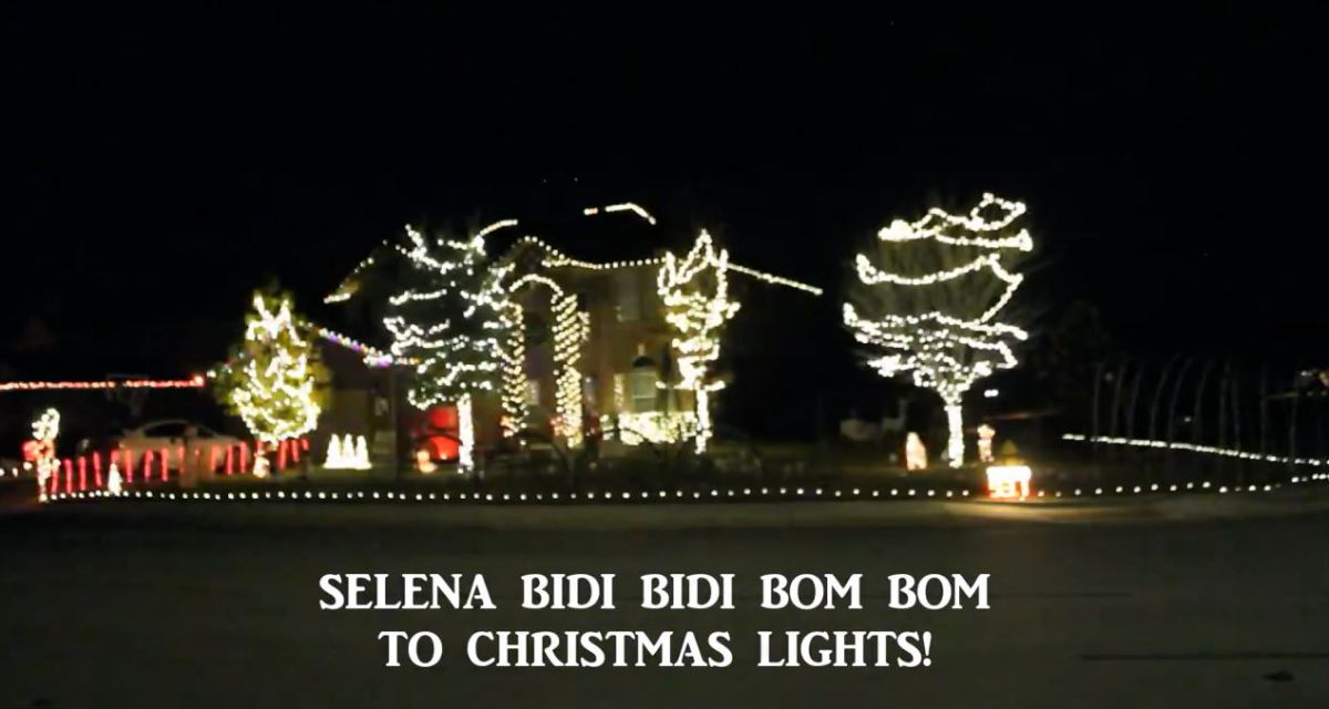 selena-christmas-lights_373003
