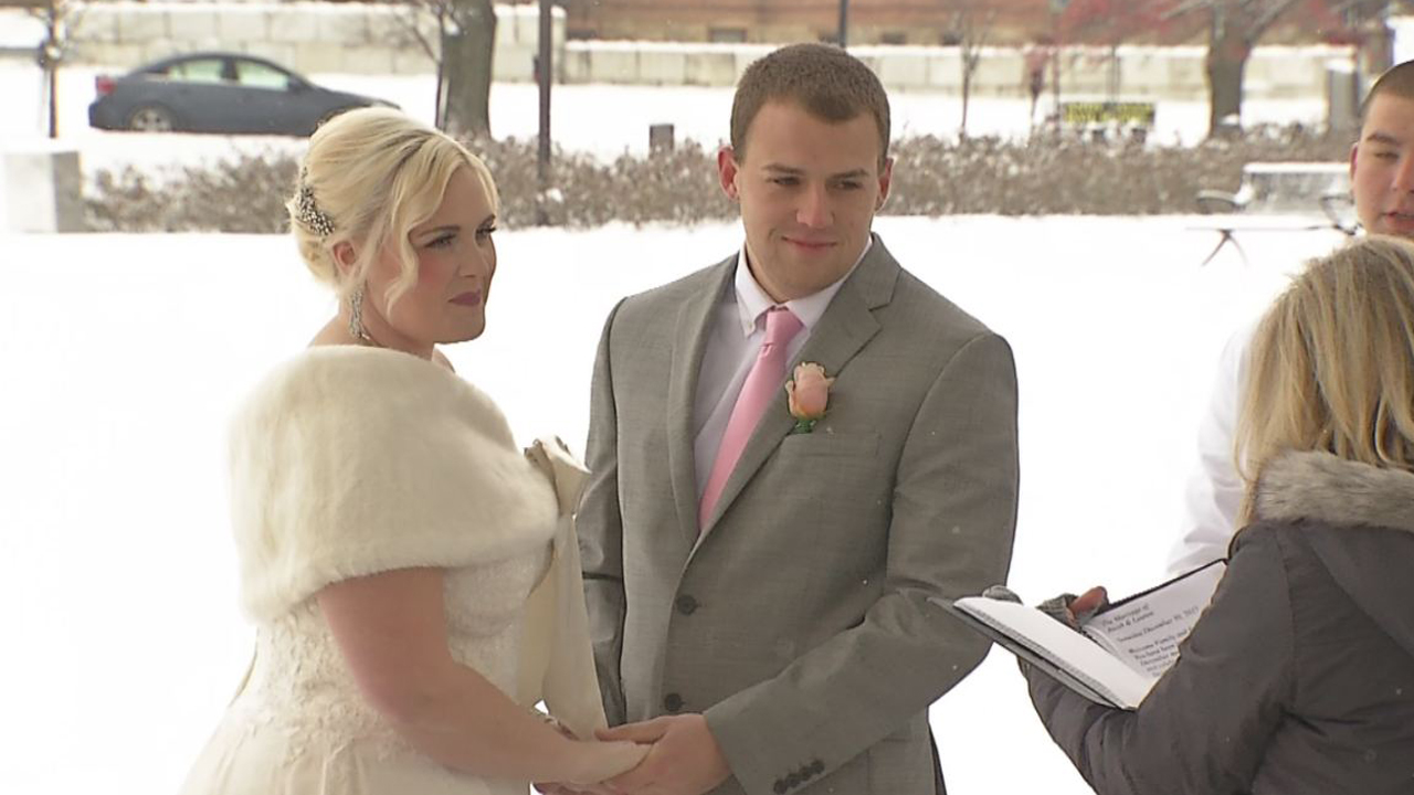 snowy wedding_375718