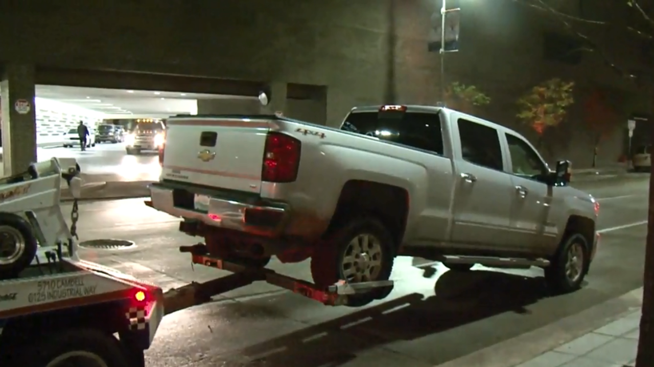 truck towed_375857