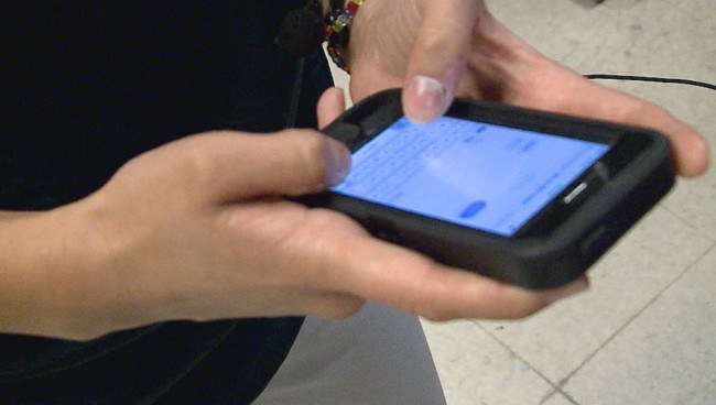 Apple investors urge action to curb child gadget addiction