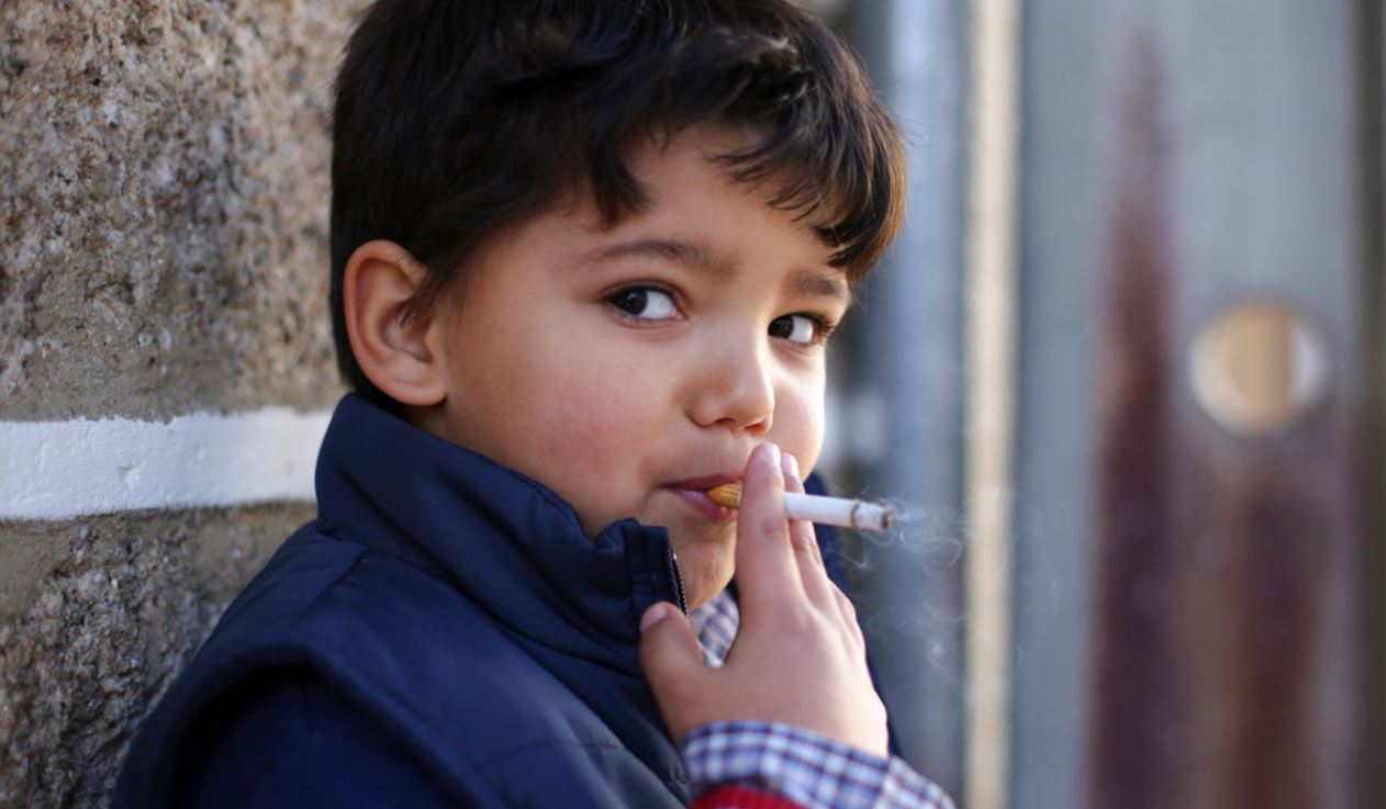 childsmoking_377940