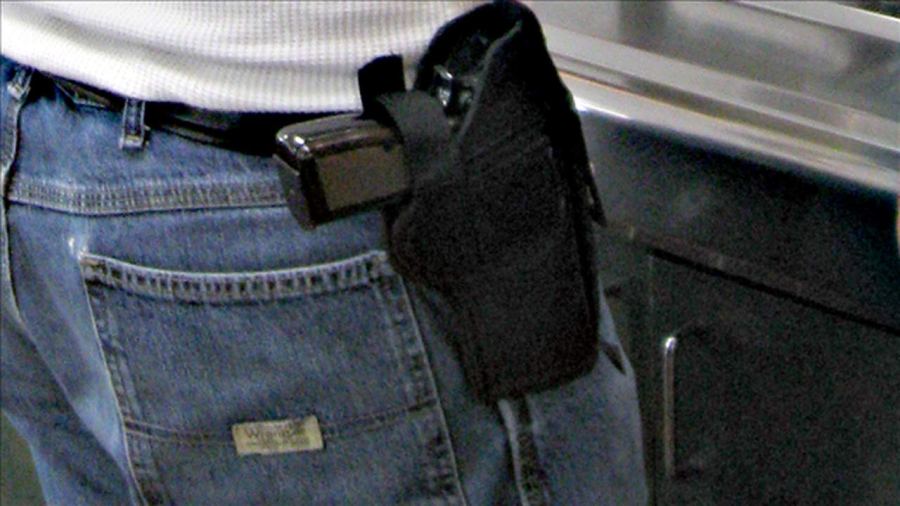 firearm-on-hip_382485