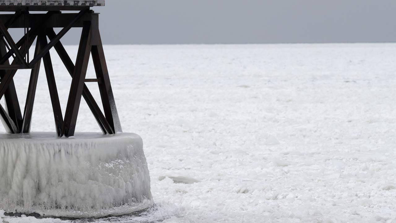 frozen-lake-erie_381391