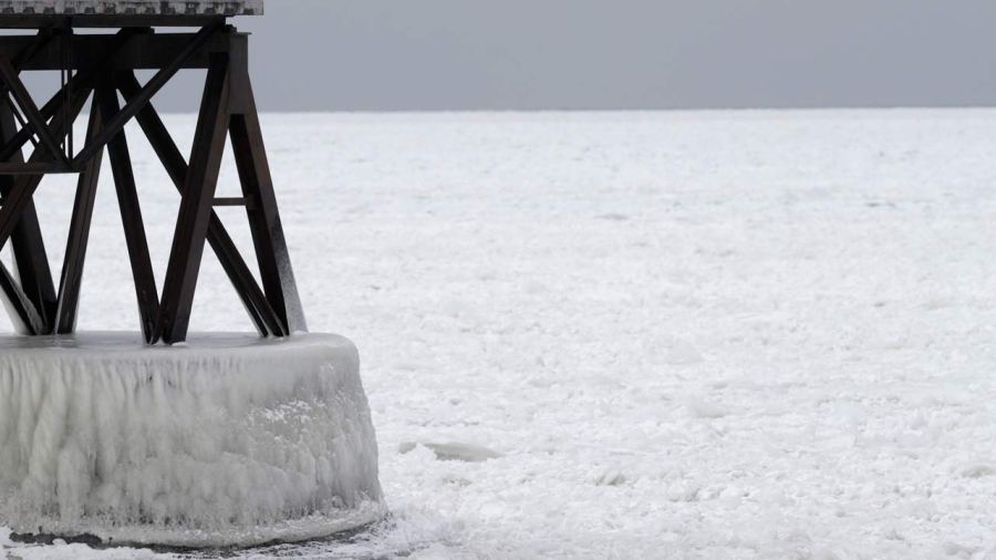 frozen-lake-erie_381391