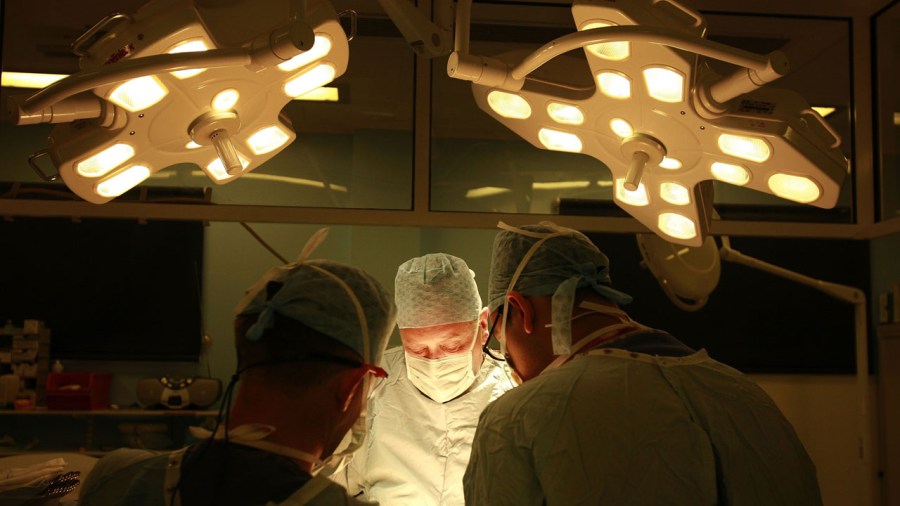 Birmingham Hospital Conducts Kidney Transplant surgery surgeon_382072