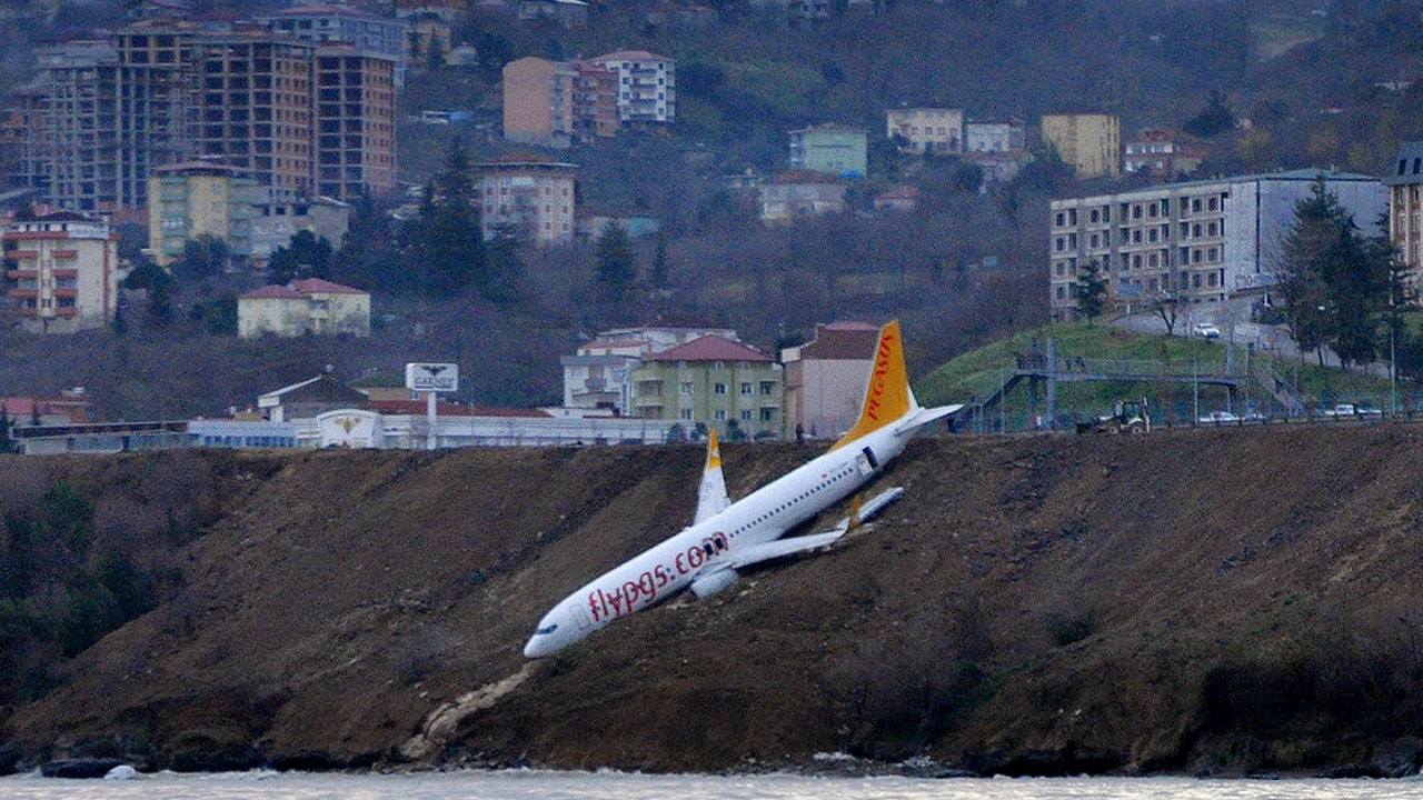 turkish-plane_379932