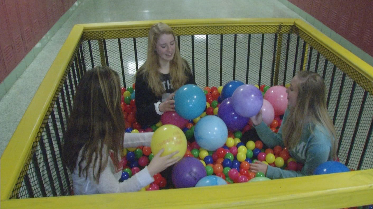 Ball pit_390007
