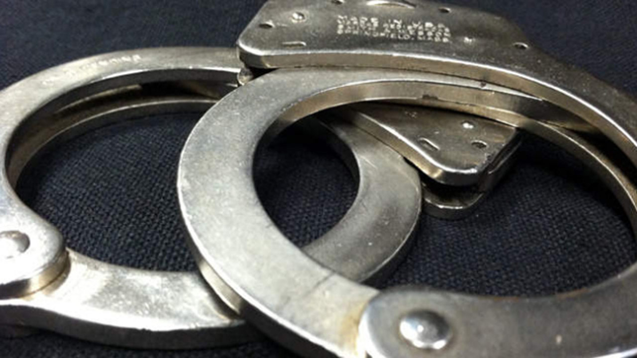 handcuffs_284723