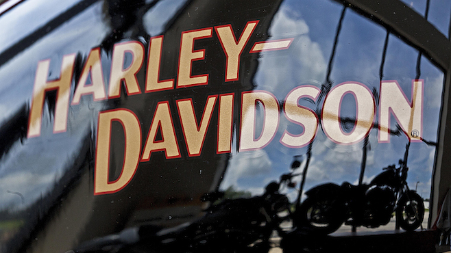 Earns Harley Davidson_388875