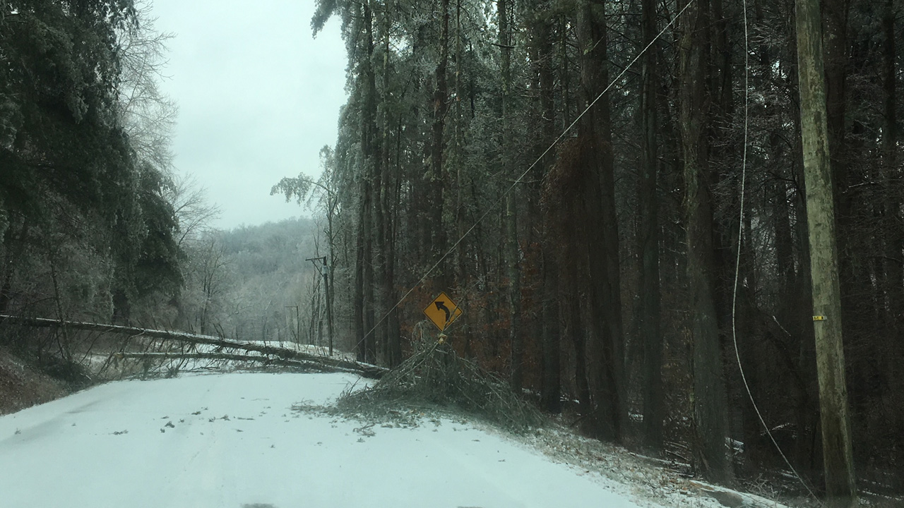 Hocking Co downed power lines_389008
