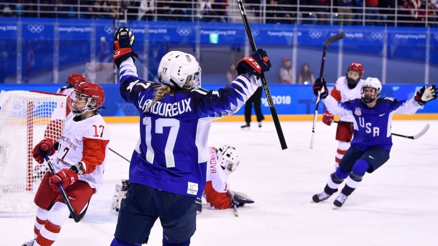 jocelyn_lamoureux-davidson_celebrates_usa-oar_391630