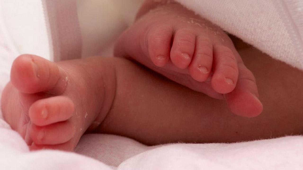 011518-airport-baby-1280x720_380439