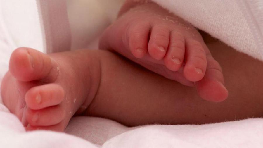 011518-airport-baby-1280x720_380439