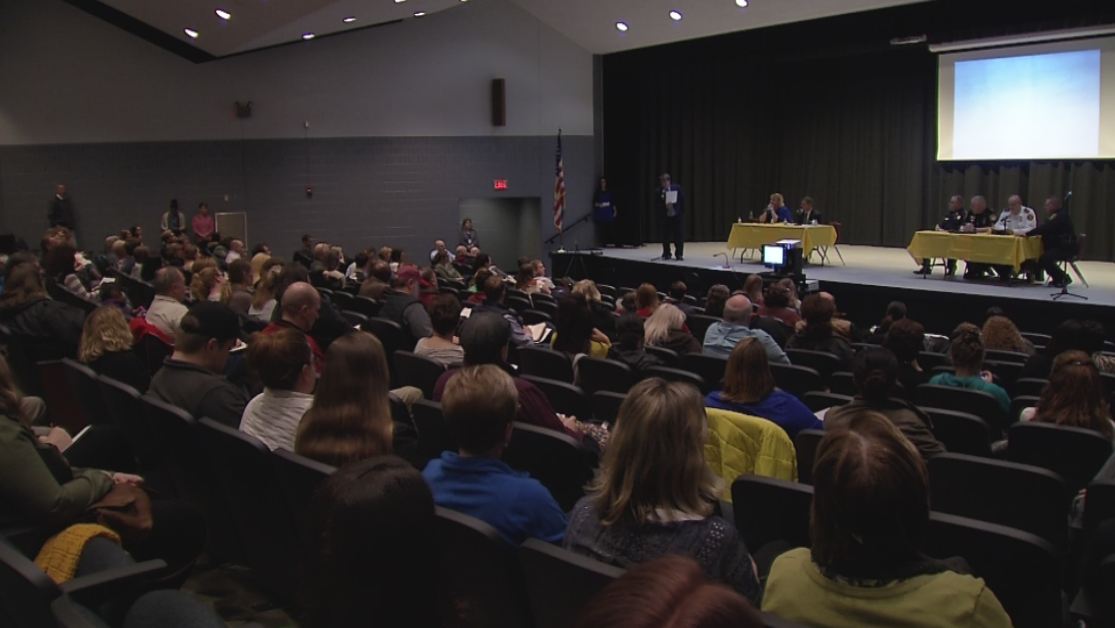 gahanna school safety mtg 2_401193