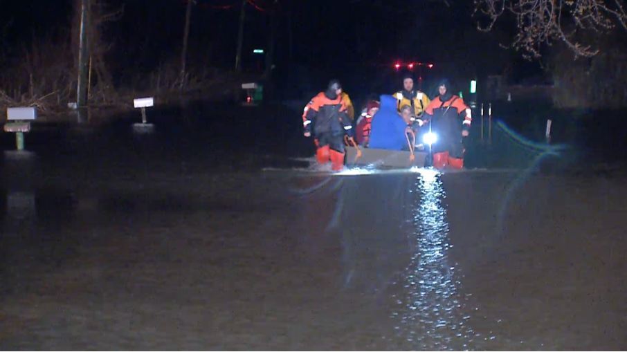 People_rescued_from_homes_after_flooding_1_20180404102019