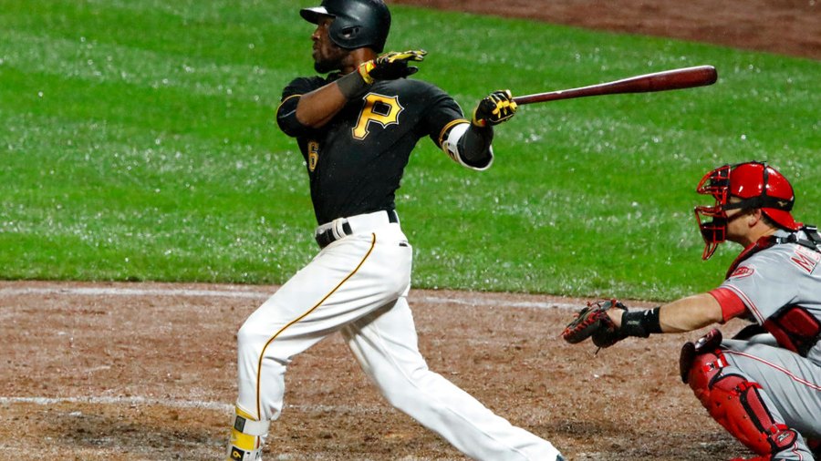 REDS-VS-PIRATES_1523092814118.jpg