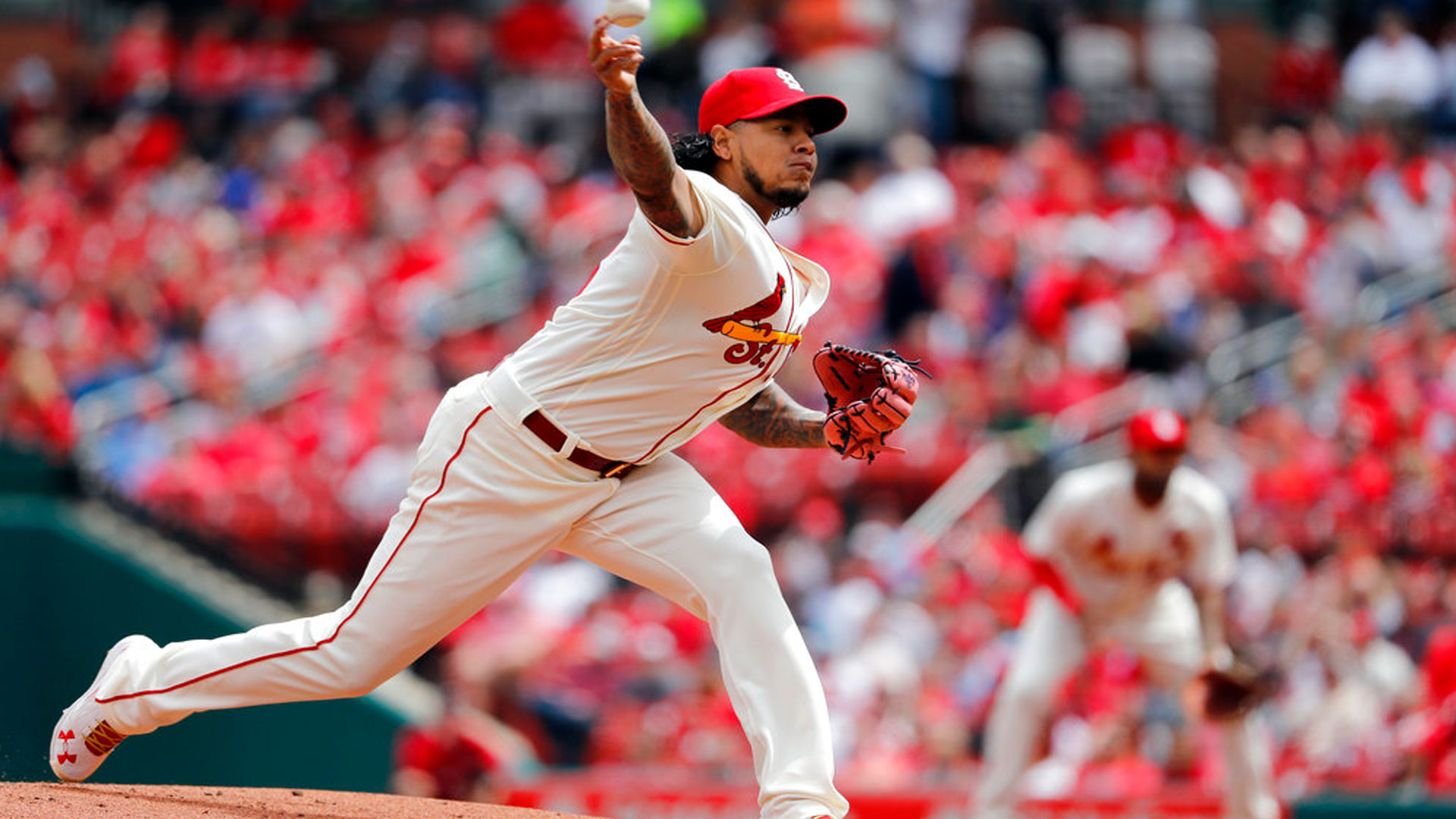 reds-vs-cardinals_1524389876595.jpg