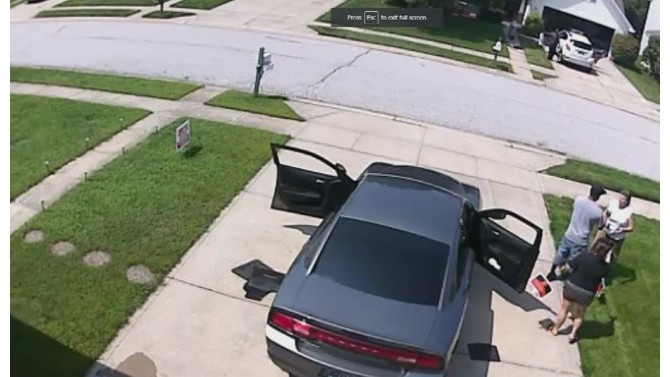 Video_Shows_Dispute_Between_Neighbors_1_20180829021610-873774424