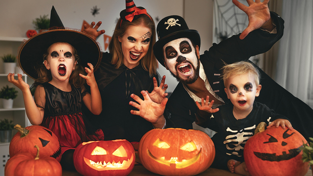 halloween2520family_1508778197668_309994_ver1-0_28176108_ver1-0_640_360_360177
