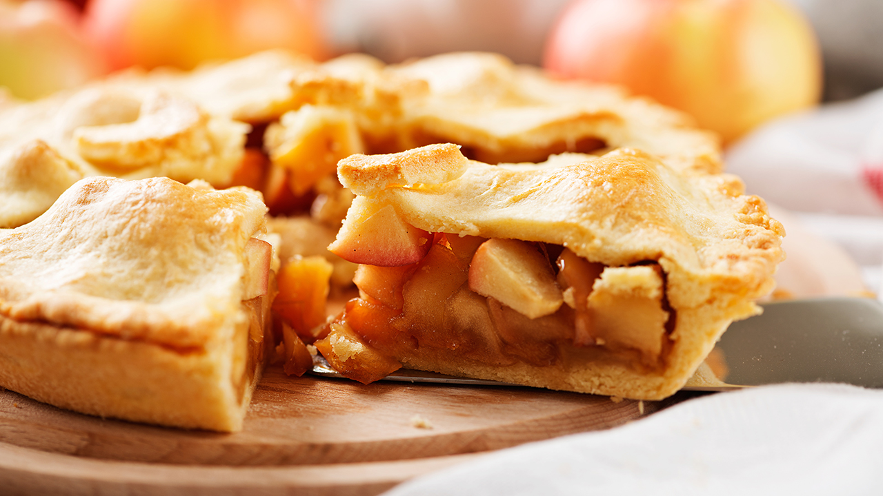 homemade-apple-pie-holidays-recipes_1542314778560_420103_ver1_20181115223012-159532