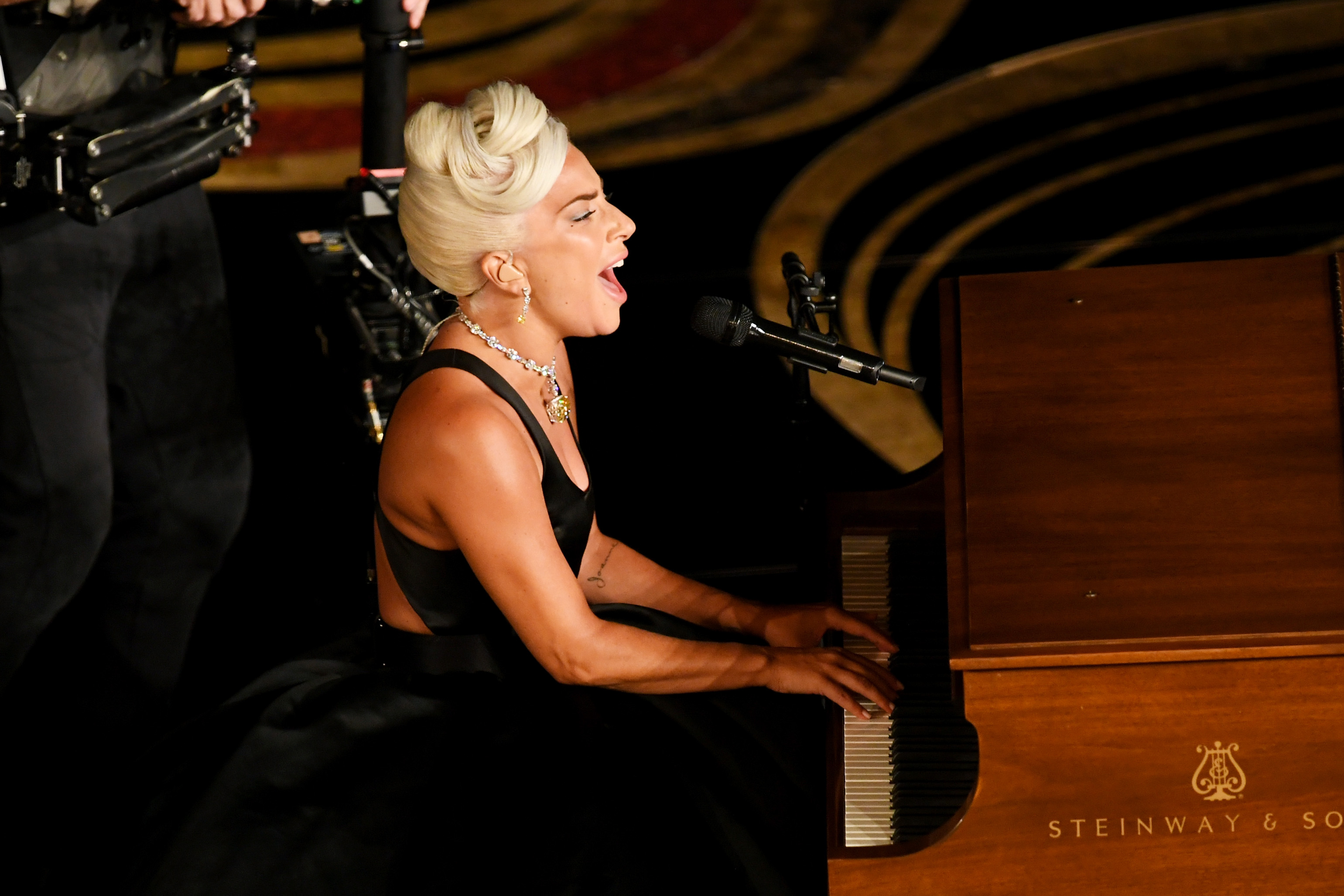 gaga oscars performance