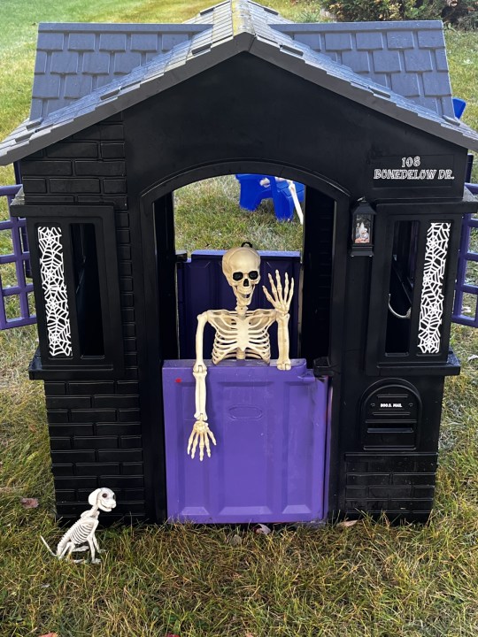 Jennifer Vickers' 2023 “Little Frights” Halloween decorations (Photo: Jennifer Vickers)