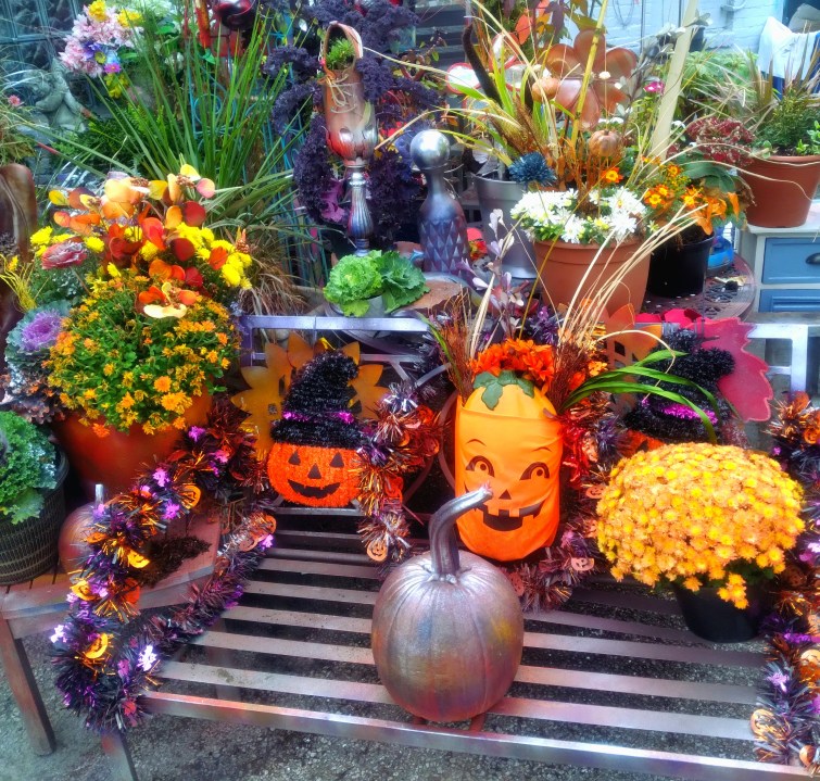 Andrew King's 2023 Halloween garden display (Photo: Andrew King)