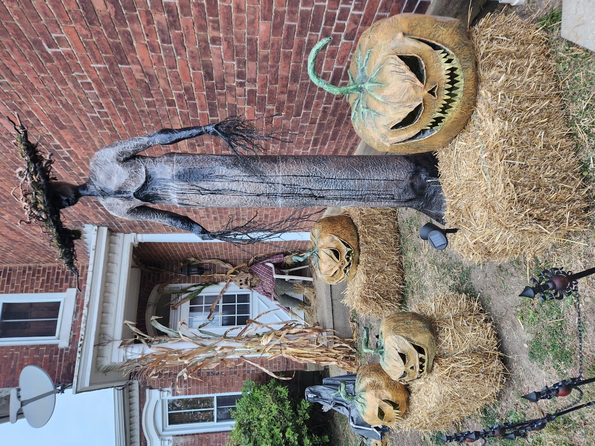 Samantha and Josh Hughes' 2023 Scarecrow Manor (Photo: Josh Hughes)
