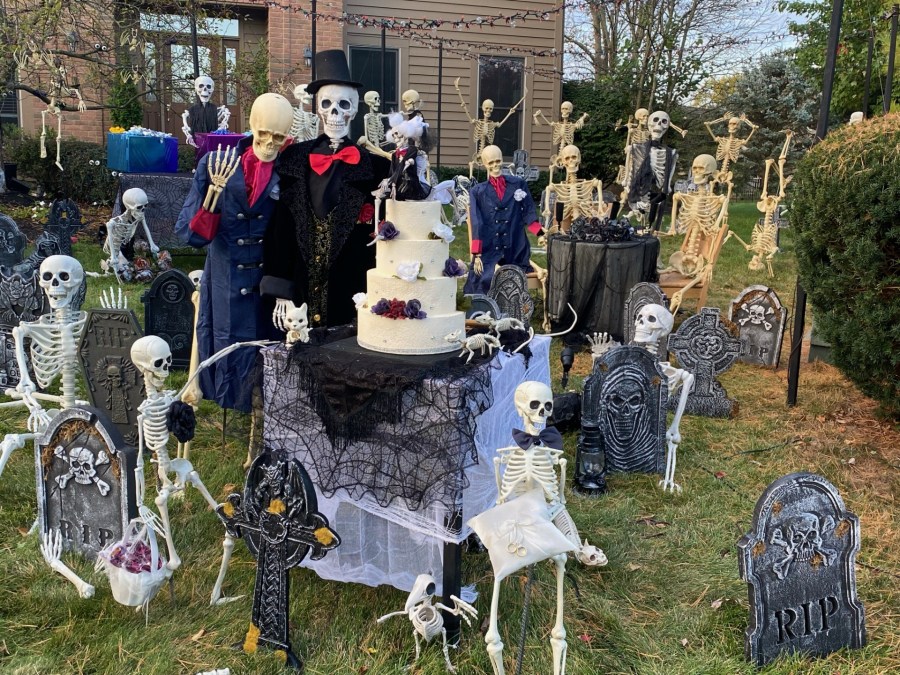 Jon and Kelly Phillip's 2023 'Til death do us part Halloween decorations (Photo: Kelly Phillips)