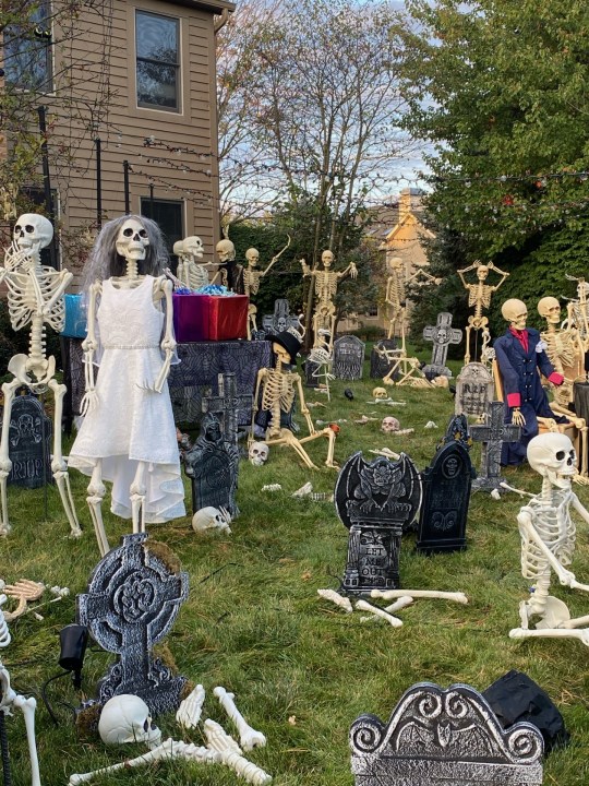 Jon and Kelly Phillip's 2023 'Til death do us part Halloween decorations (Photo: Kelly Phillips)
