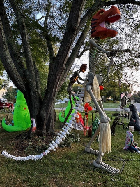 Robert and Gessica Peraza's 2023 "Perazzic Park" Halloween decorations (Photo: Robert and Gessica Peraza and Erika Pasko)