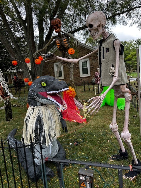 Robert and Gessica Peraza's 2023 "Perazzic Park" Halloween decorations (Photo: Robert and Gessica Peraza and Erika Pasko)