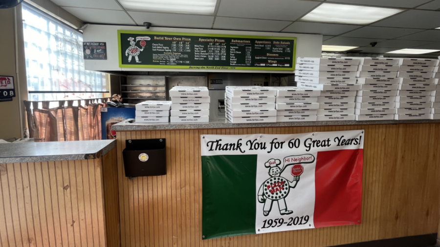 The lobby of Terita's Pizza.