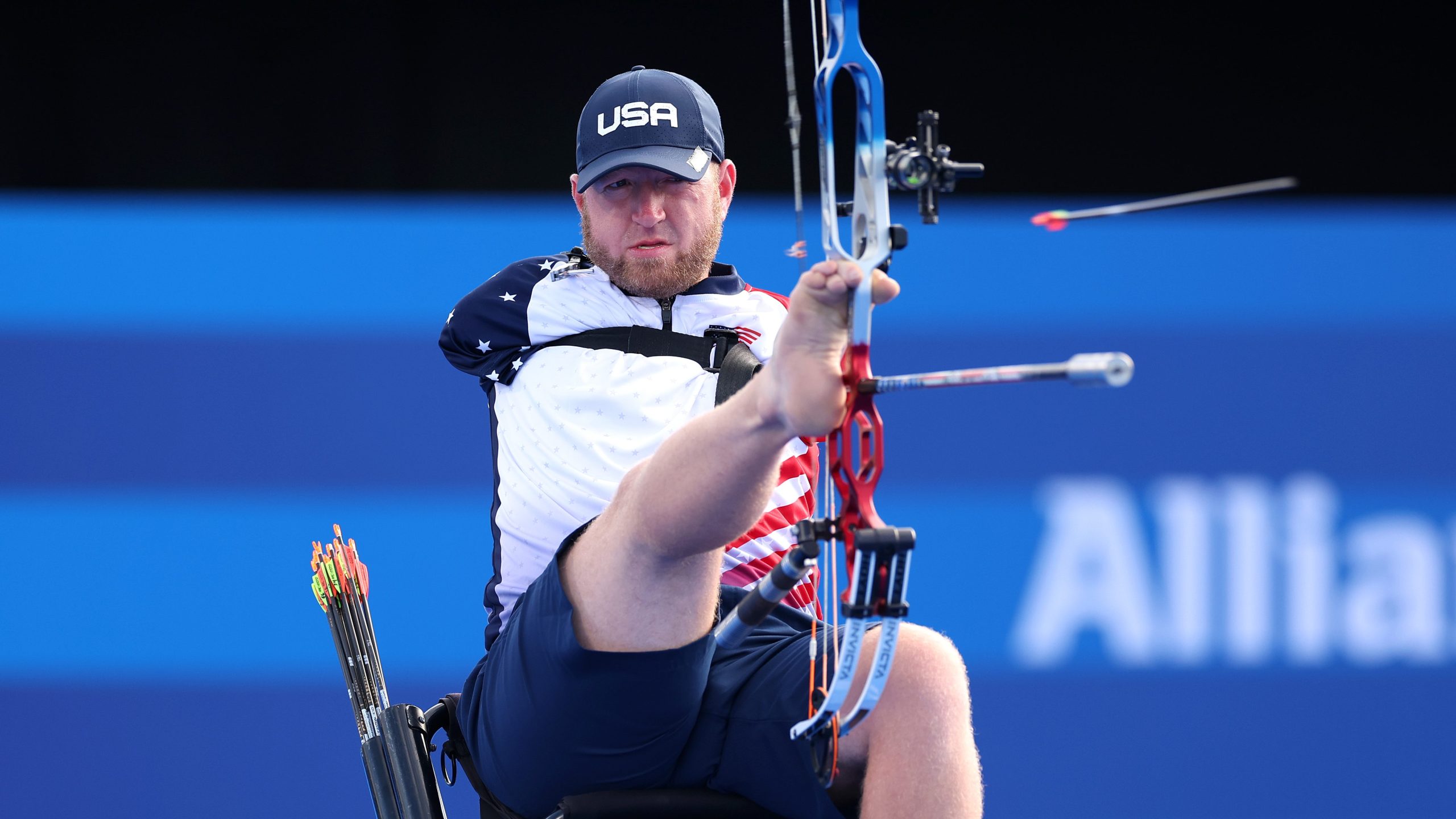 PARIS, FRANCE - SEPTEMBER 01: Matt Stutzman of Team United States competes against Jere Foresberg of Team Finland in the Para Archery men's Individual Compound Open 1/8 Elimination on day four of the Paris 2024 Summer Paralympic Games at Esplanade Des Invalides on September 01, 2024 in Paris, France. (Photo by Alex Davidson/Getty Images)