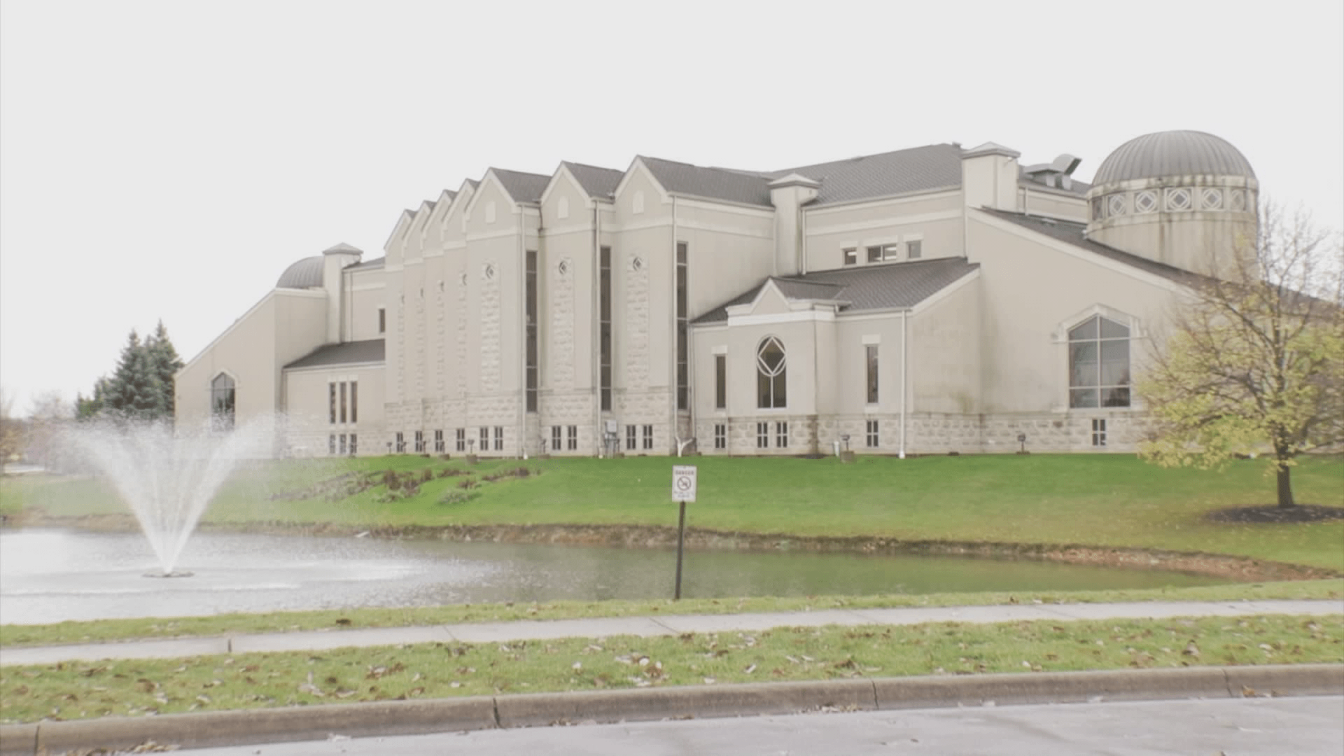 Building that would house a proposed Noor Islamic Center and Mosque in Hilliard.