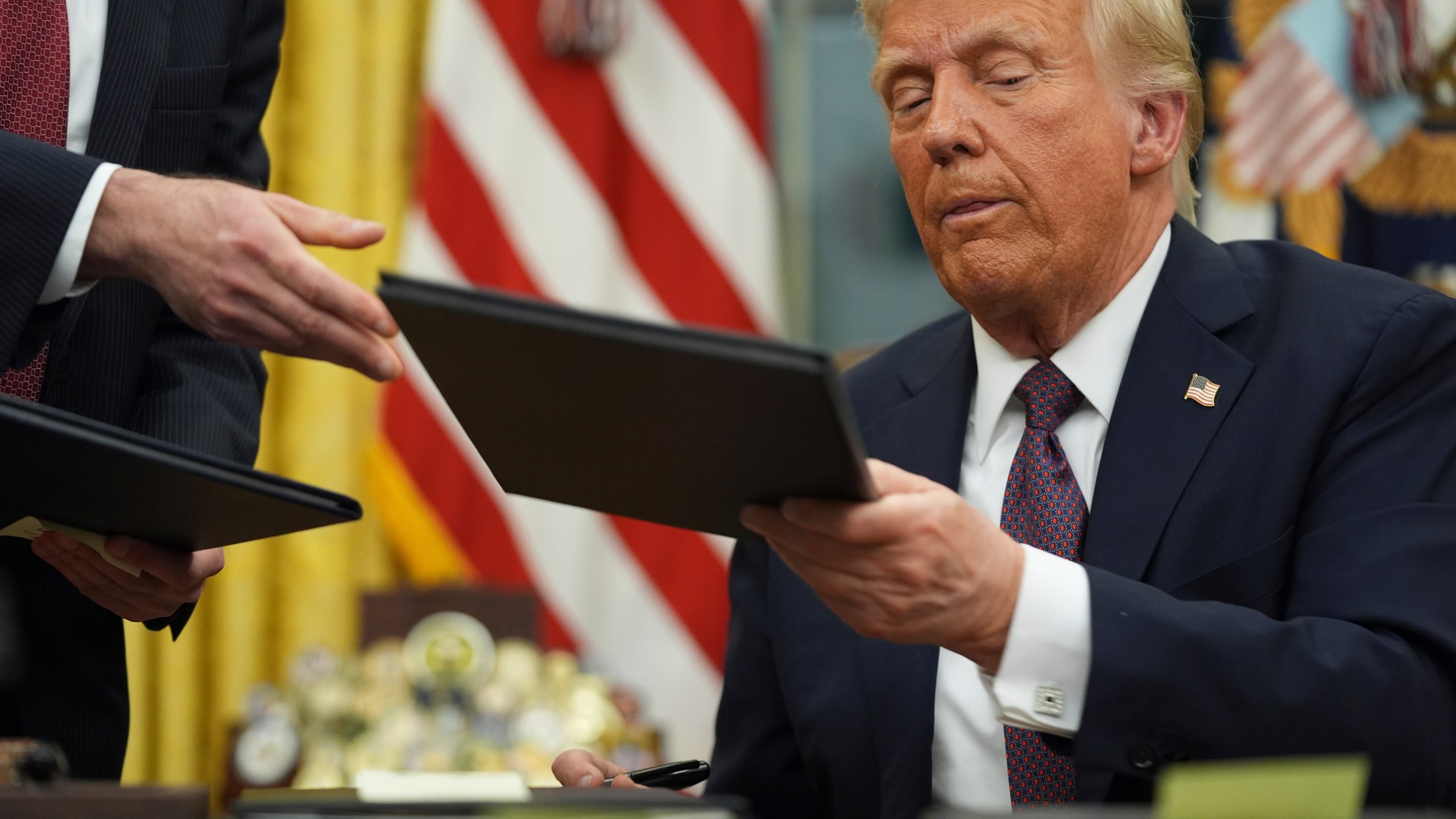President Donald Trump signs executive orders in the Oval Office of the White House, Monday, Jan. 20, 2025, in Washington. (AP Photo/Evan Vucci)