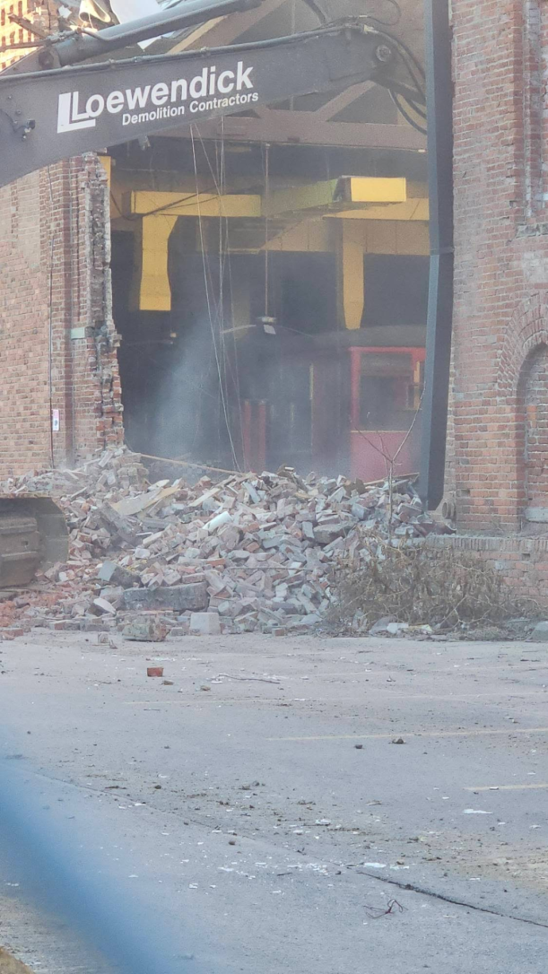 Spaghetti Warehouse trolley extraction