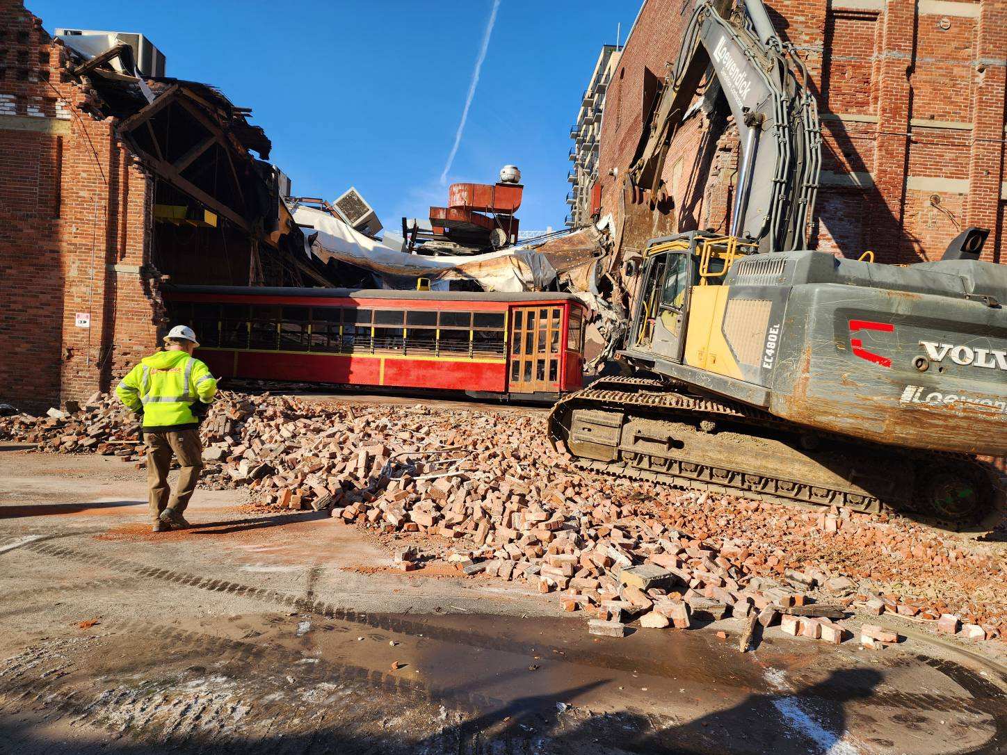 Spaghetti Warehouse trolley extraction